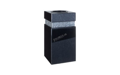 Kwadratowy wazon z granitową, jasną wstawką w górnej części (wk9)