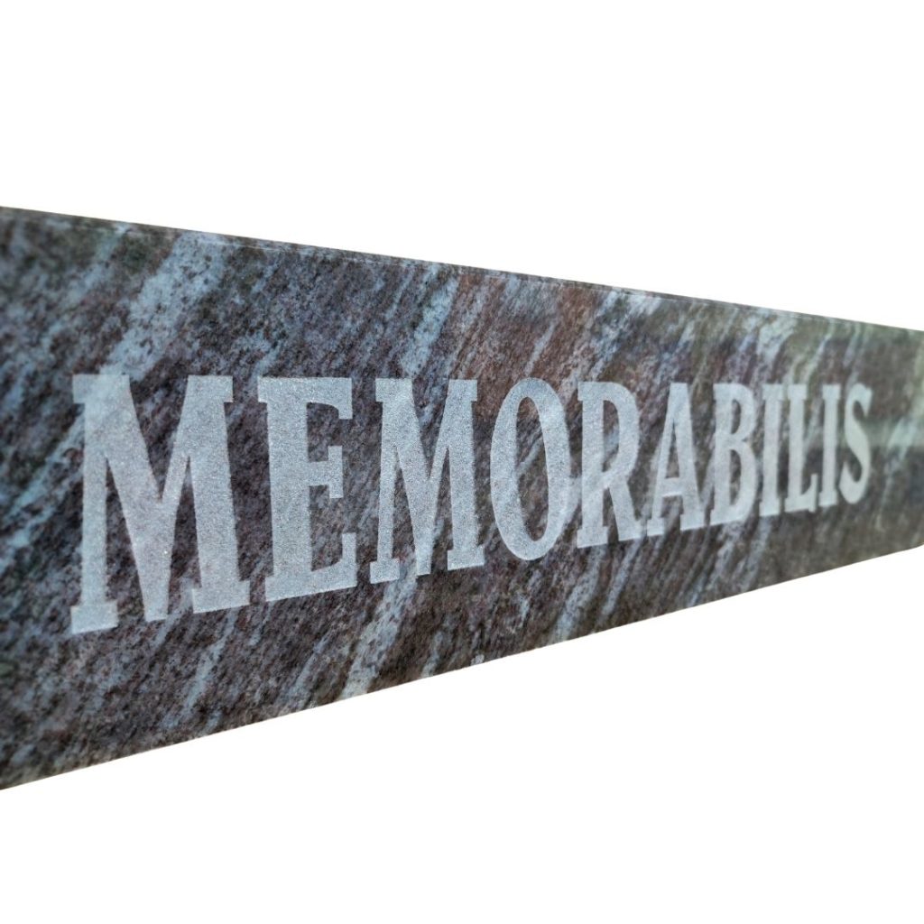 Litery piaskowane na pomnik cmentarny