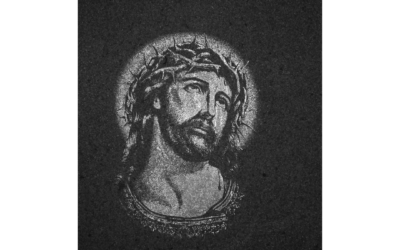 Grawer Jezusa na pomniku